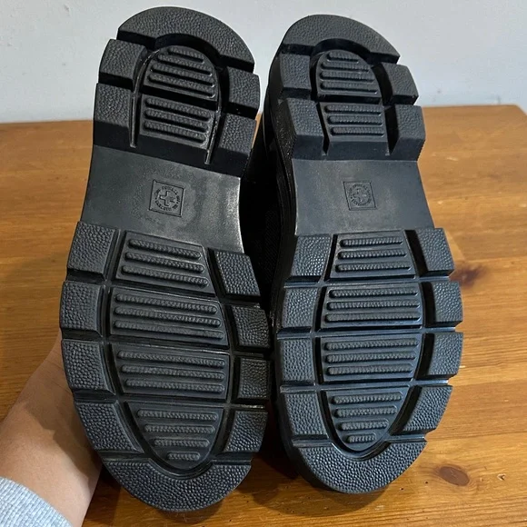 Dr. Martens Black Combs Boots size 41 (9) - Picture 8 of 13